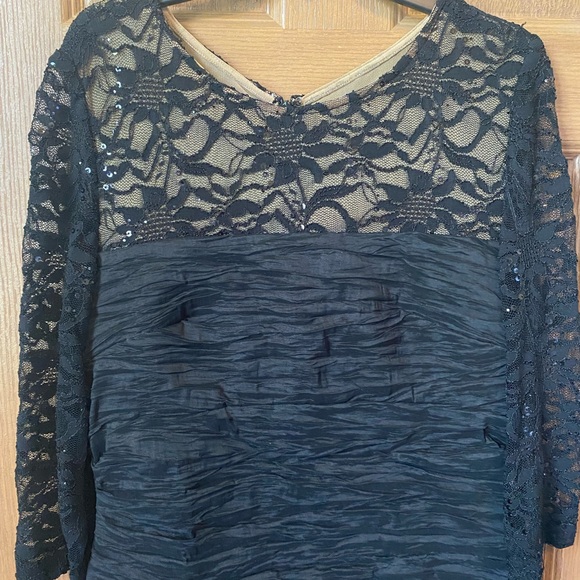 Alex Evenings fitted black sequin lace gown, slight fishtail train, 16 worn once - Picture 4 of 6